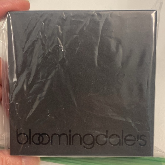 NWOT Kendra Scott Rohan gold statement hoop earrings. Crystal accents sparkle. - Picture 8 of 8